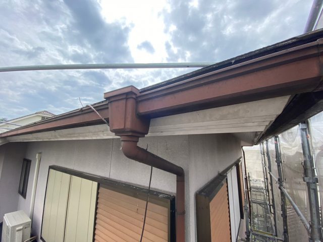 小野市の経年劣化した雨樋